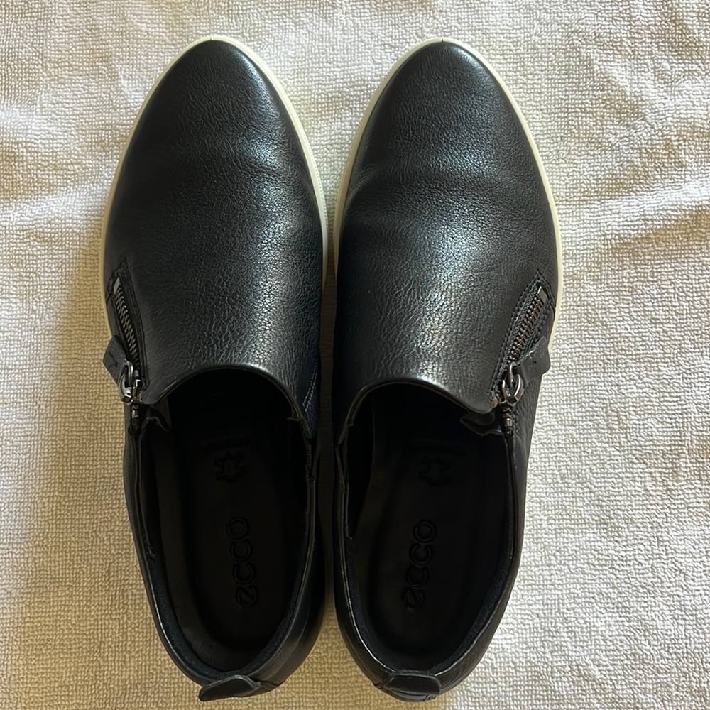 ECCO Gillian Side Zip Black Leather Sneaker Shoes Sz 8-8.5US / 39